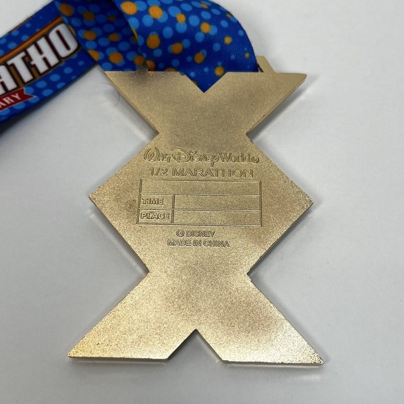 Walt Disney World DONALD DUCK Run 2017 Race Medal Half Marathon 20th Anniversary - Picture 3 of 5